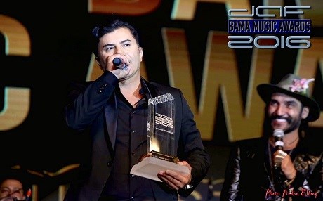 جەمشید خەڵاتی باشترین گۆرانیبێژی ئێرانی وەرگرت