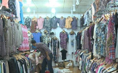 هاونیشتمانیان لە بازاڕی لەنگە خۆیان بۆ جەژن ئامادە دەكەن