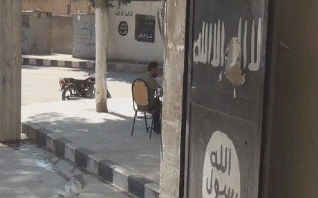 TAYBET / Rûdaw derbasî nav Dadgeha DAIŞê bû - Li wir biryara serjêkirin û îdamkirinê derdiket