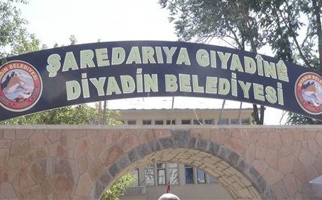 Kürtçe tabela yerine konuldu