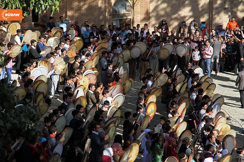 هەزار ژەنیاری دەف لە سنە میوزیکی عیرفانی دەژەنن