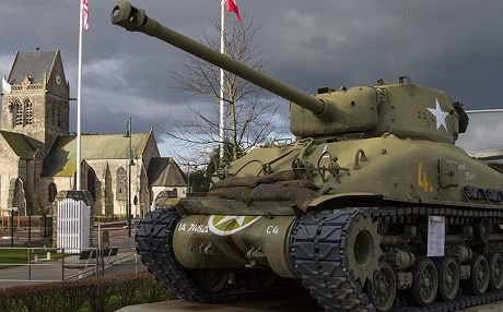 Mûzexane çek, tank û topan difiroşe