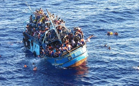 Keştiya koçberan noqî avê bû: 600 kes!