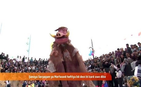 Doğu Kürdistan’da sokak tiyatrosu festivali