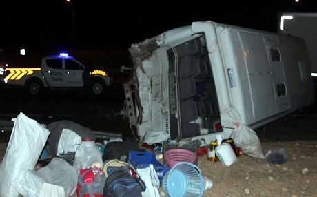URFA - Minibüs, tırla çarpıştı: 25 yaralı