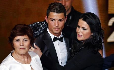 دایكی رۆناڵدۆ په‌یامێك بۆ زیدان ده‌نێرێت