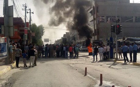 بەڤیدیۆ؛ لە قەڵادزێ خۆپیشاندان بەتایە سووتاندن ئەنجام دەدرێت