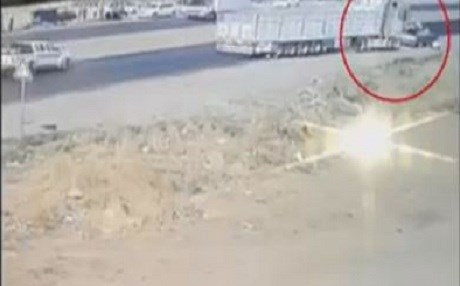 VÎDEO – Bûyera trafîkê: Serê şofêr ji laşê wî cuda bû!