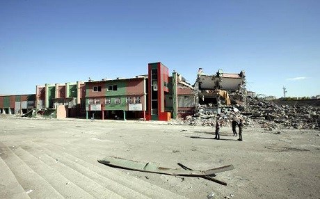 DİYARBAKIR – Büyük stad yıkıldı!