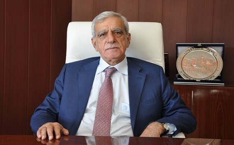 Ahmet Turk û Bekir Kaya ji kar hatin dûrxistin!