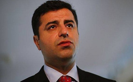 Demîrtaş: Erdogan behsa aşitiyê dike û qereqol û dîwaran jî ava dike