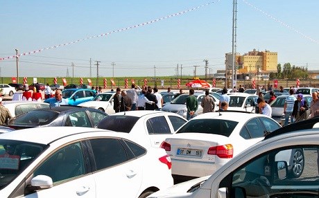 Hikûmetê zem kişande ser otomobîlan; Bazara Amedê sekinî