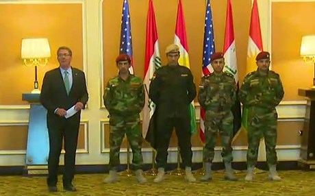 VÎDEO - Ashton Carter medaliya wêrekiyê da 4 pêşmergeyan