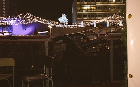 Berlîn - Kamyonek bi ajotineke lez derbasî nav bazareke qerebalix bû