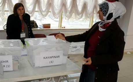 Gultan Kişanak bi fermî bû namzeda BDPê ya Şaredariya Amedê