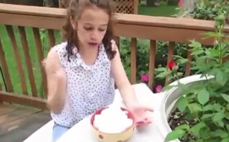 بەڤیدیۆ.. لۆكە دەخۆن بۆ پاراستنی جوانی لەشیان