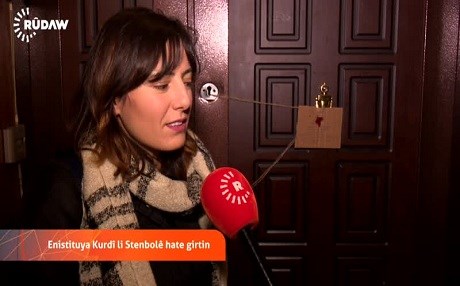 Xwendekarên Enstîtuya Kurdî li hemberî girtinê nerazibûn nîşan dan