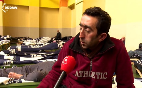 Çîrokên dilsoj: Kurdên bêmal 3 mehan di holekê de dimînin