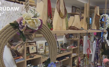 ژنانی ئیستەنبوڵ بازاڕگەری بۆ کاڵا دەستییەکانیان دەکەن