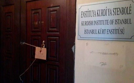 Dest danîn li ser kelûpelên Enstîtuya Kurdî ya Stenbolê