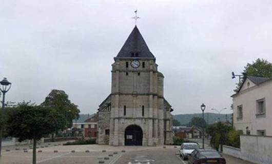 ما هو سبب استخدام الكنائس الفرنسية تماثيل الديوك على أبراجها؟