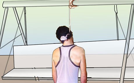 دەستەكانی خۆی بەستنەوە و خۆی خنكاند