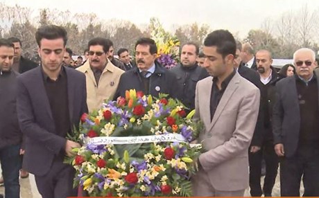 لە هەولێر تاجە گوڵینە لەسەر مۆنۆمێنتی شەهیدانی یەکی شوبات دانرا