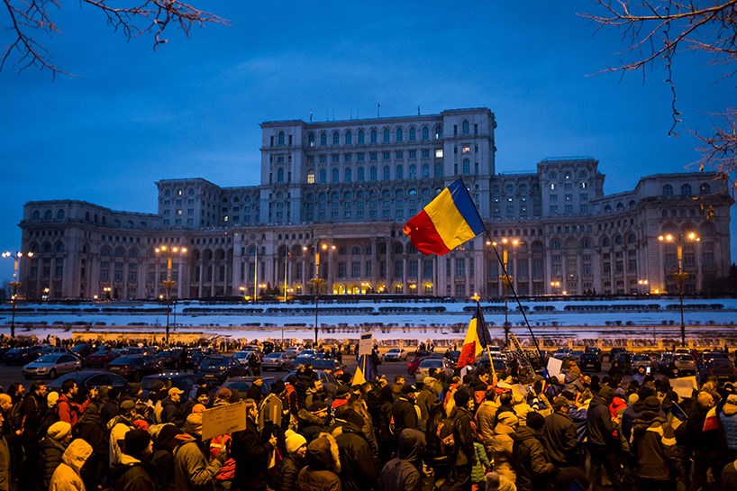 WÊNE - Mezintirîn xwepêşandan li Romanya piştî nemana sîstema komonîstî