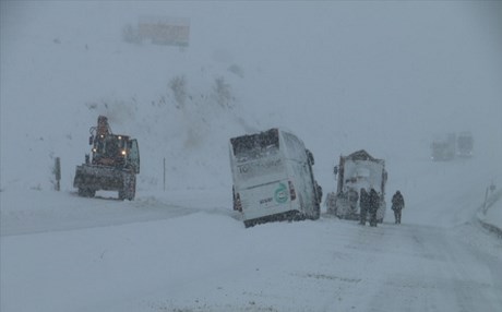 Mij û xumamê rêya Agirî-Wanê girt