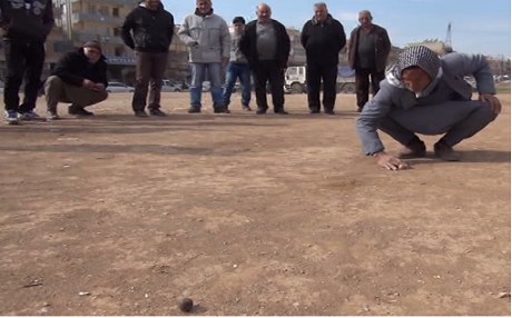 VİDEO - Urfalıların misket eğlencesi