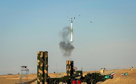 مناورات إيرانية لاختبار منظومة S-300 الروسية