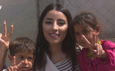 گەنجانی خۆبەخش لەڕێگەی سۆشیاڵ میدیا هاوکاری منداڵانی ئاوارە دەکەن