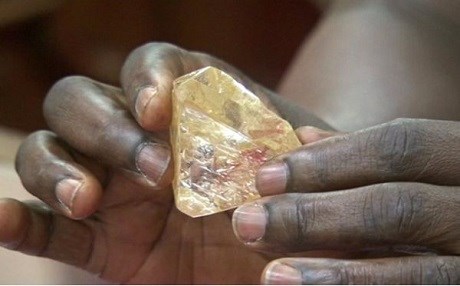 706 karatlık elmas bulundu