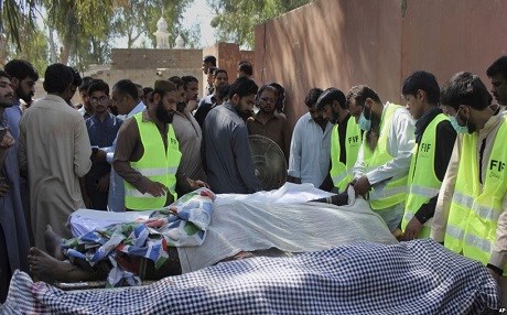 Türbe bekçisi 20 ziyaretçiyi öldürdü!