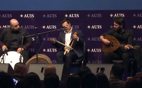 گۆرانی کوردی و یۆنانی لە زانکۆ ئەمریکی ئاوێتەی یەکتر کران