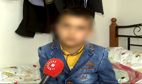 VÎDEO - Zarokê kurd behsa perwerdeya DAIŞê dike