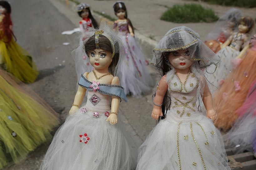 FOTO - Erbil'de yol süsü: Oyuncak gelinler