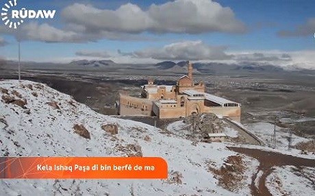 Qesra Îshaq Paşa bi berfê xemilî