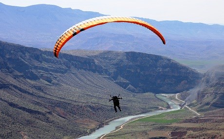 Li Sêrtê çalakiyên paraşûta berpalê
