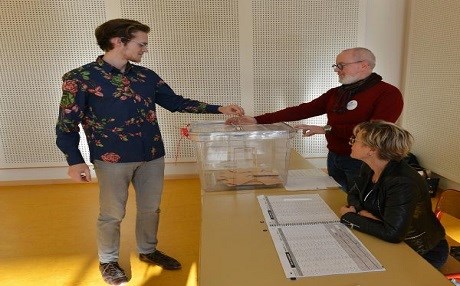 Fransızlar’ın yüzde 32’si sandıkta kararsız