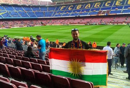 هونەرمەندێکی کورد لەگەڵ ئەستێرەکانی ریال سۆسیداد دەردەکەوێت