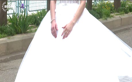 Kürt modacıdan 200 metrelik gelinlik