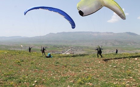 Şırnak’ta paraşüt keyfi: Hedef Cudi ve Gabar