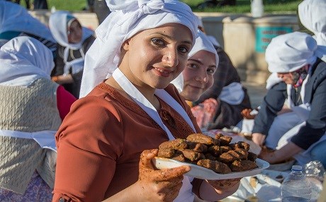 400 kadının çiğ köfte yarışı