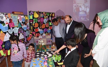 Li Nisêbînê pêşangeha wêneyan a zarokan