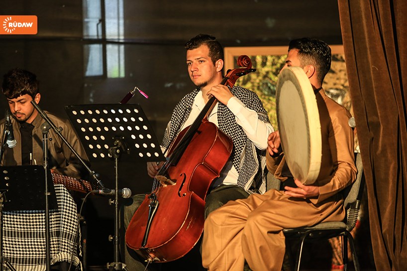 WÊNE – Şagirdên Silêmaniyê çalakiya muzîk û şanoyê li dar xistin