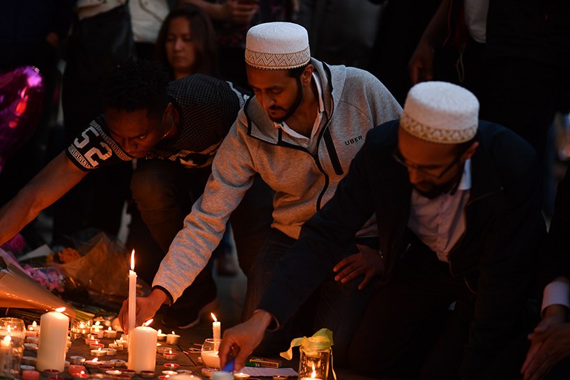 Müslümanlar Manchester kurbanlarını anıyor