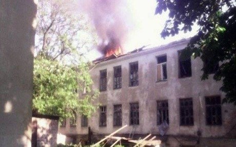 Hastane ve okula top mermisi isabet etti