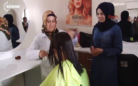 Jinên Sûriya yên koçber li bajarê Dîlokê projeyên xwe bicî dikin