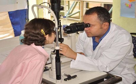 دوو پزیشكی ئیسپانی پشكنین بۆ چاوی منداڵانی كوردستان دەكەن